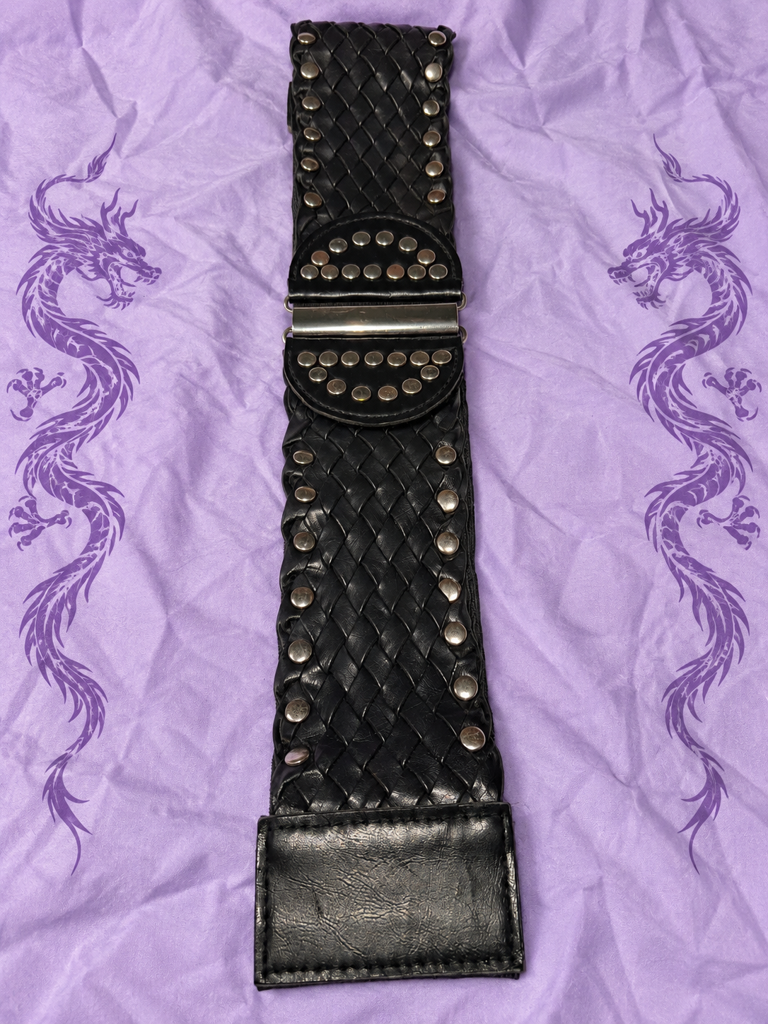 Cintura Larga Nera Intrecciata con Borchie Argentate – Stile Y2K Rock Punk