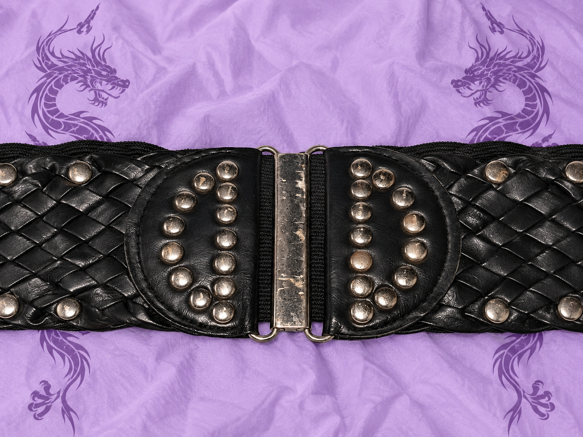 Cintura Larga Nera Intrecciata con Borchie Argentate – Stile Y2K Rock Punk