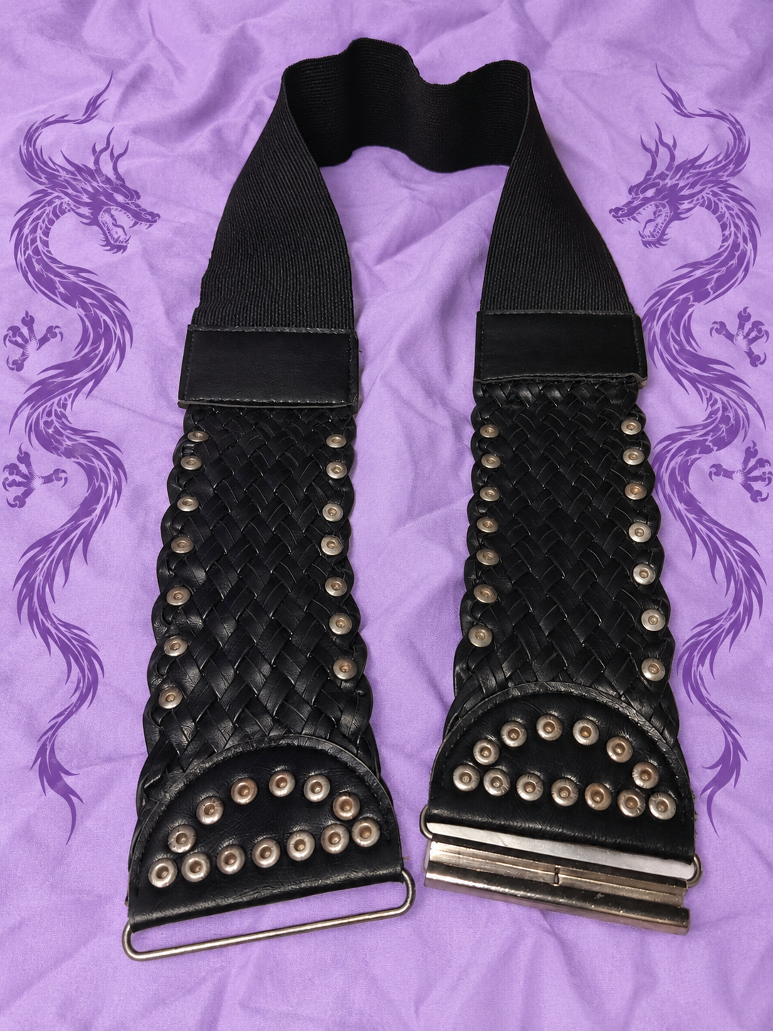 Cintura Larga Nera Intrecciata con Borchie Argentate – Stile Y2K Rock Punk