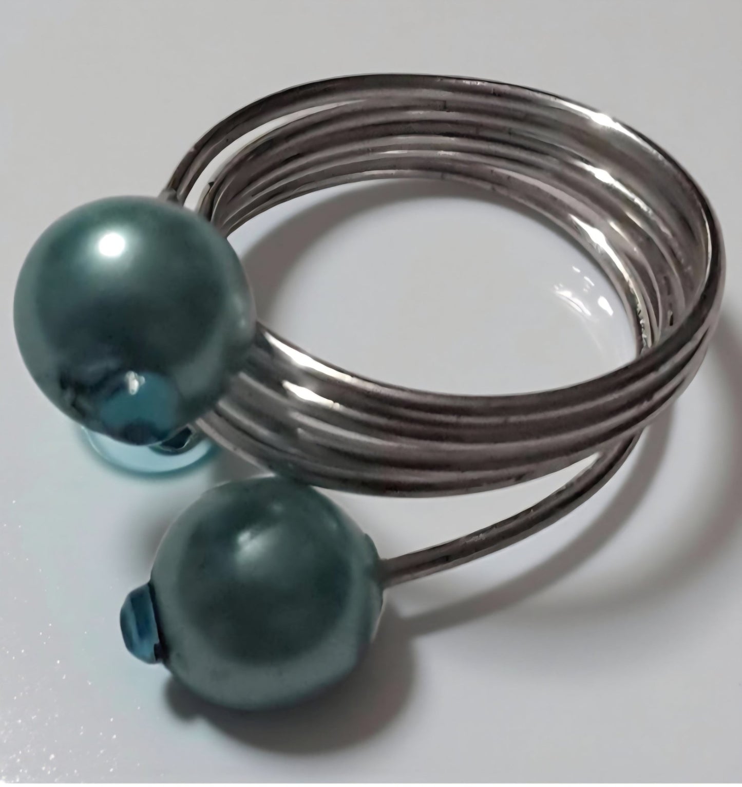 Anello con Doppia Perla Verde | Fashion Metal Ring with Green Pearls - GEDICO STORE