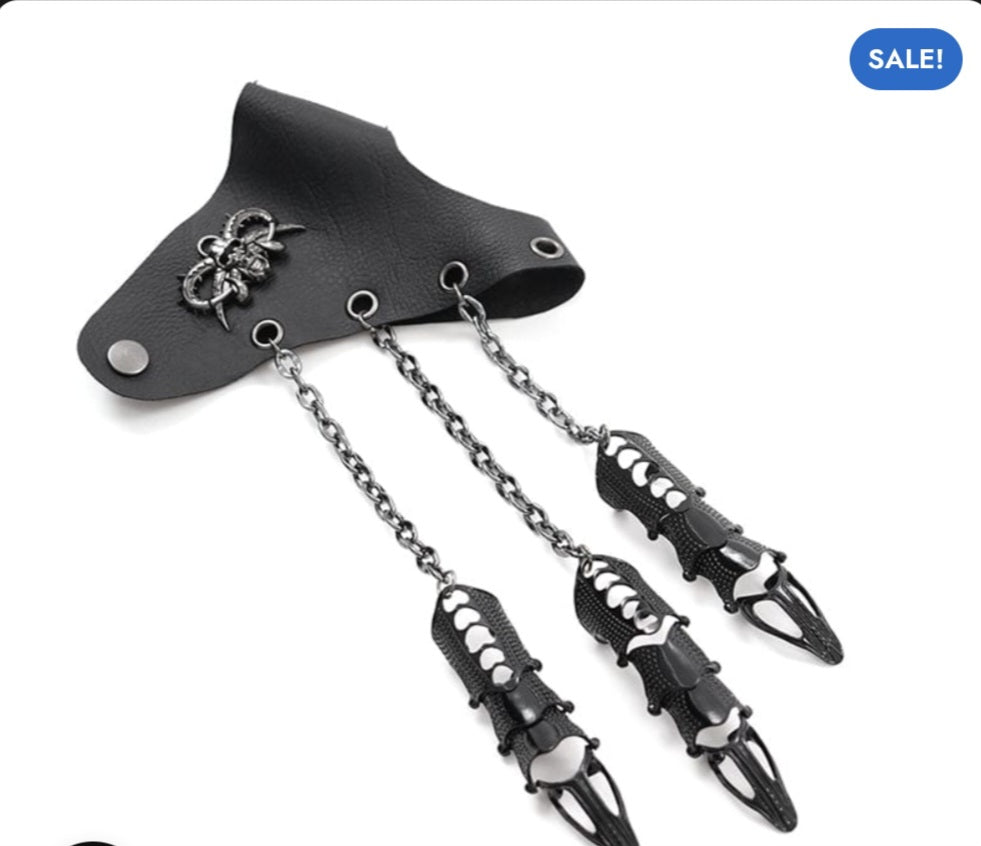 Bracciale Punk Gotico in Ecopelle Nera con Borchie e Catena – Unisex - GEDICO STORE