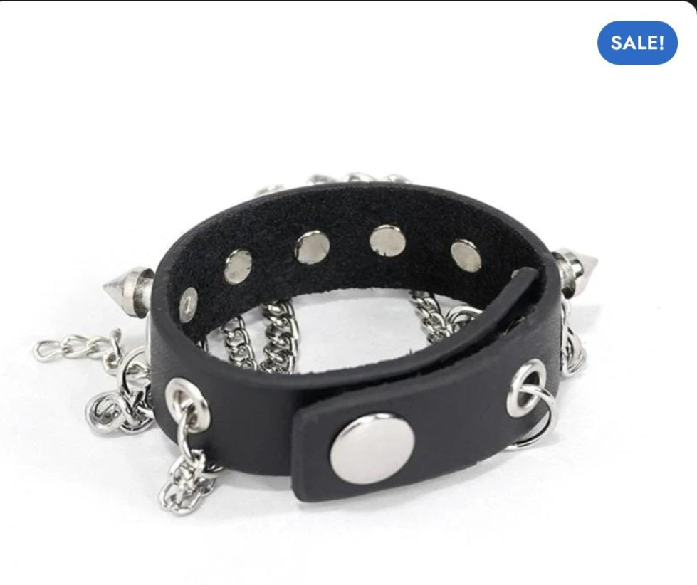 Bracciale Punk Gotico in Ecopelle Nera con Borchie e Catena – Unisex Regolabile - GEDICO STORE
