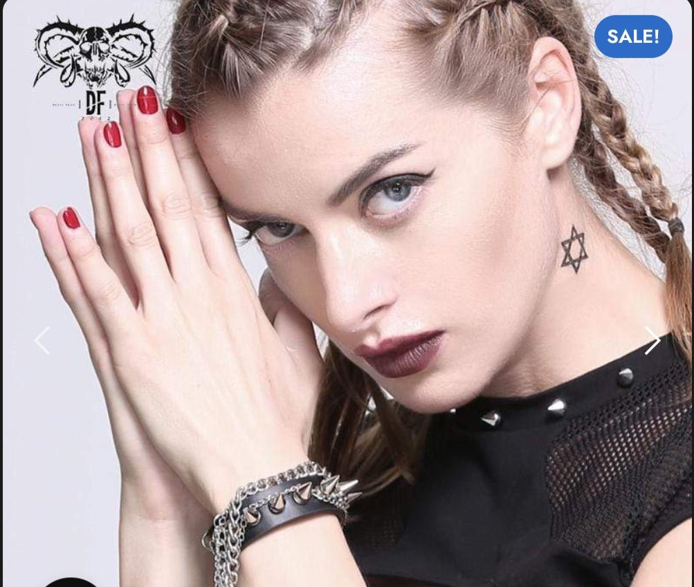 Bracciale Punk Gotico in Ecopelle Nera con Borchie e Catena – Unisex Regolabile - GEDICO STORE