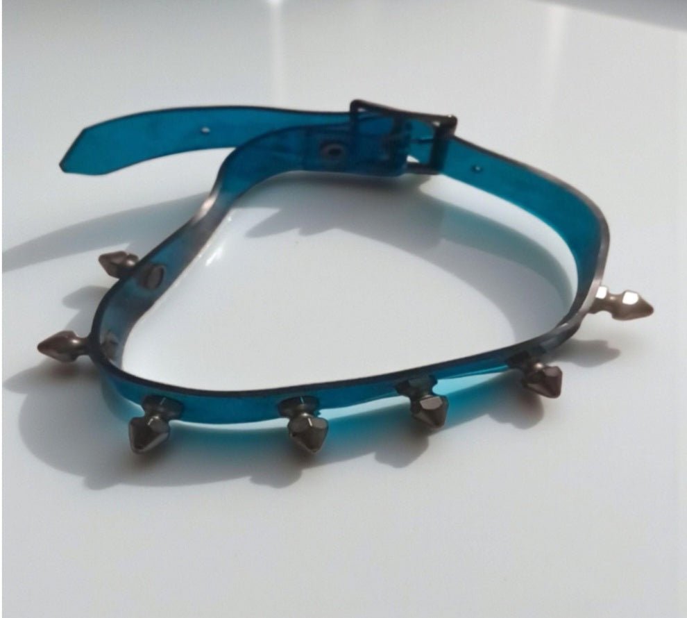 Choker blu trasparente donna | Borchie punk goth con spuntoni - GEDICO STORE