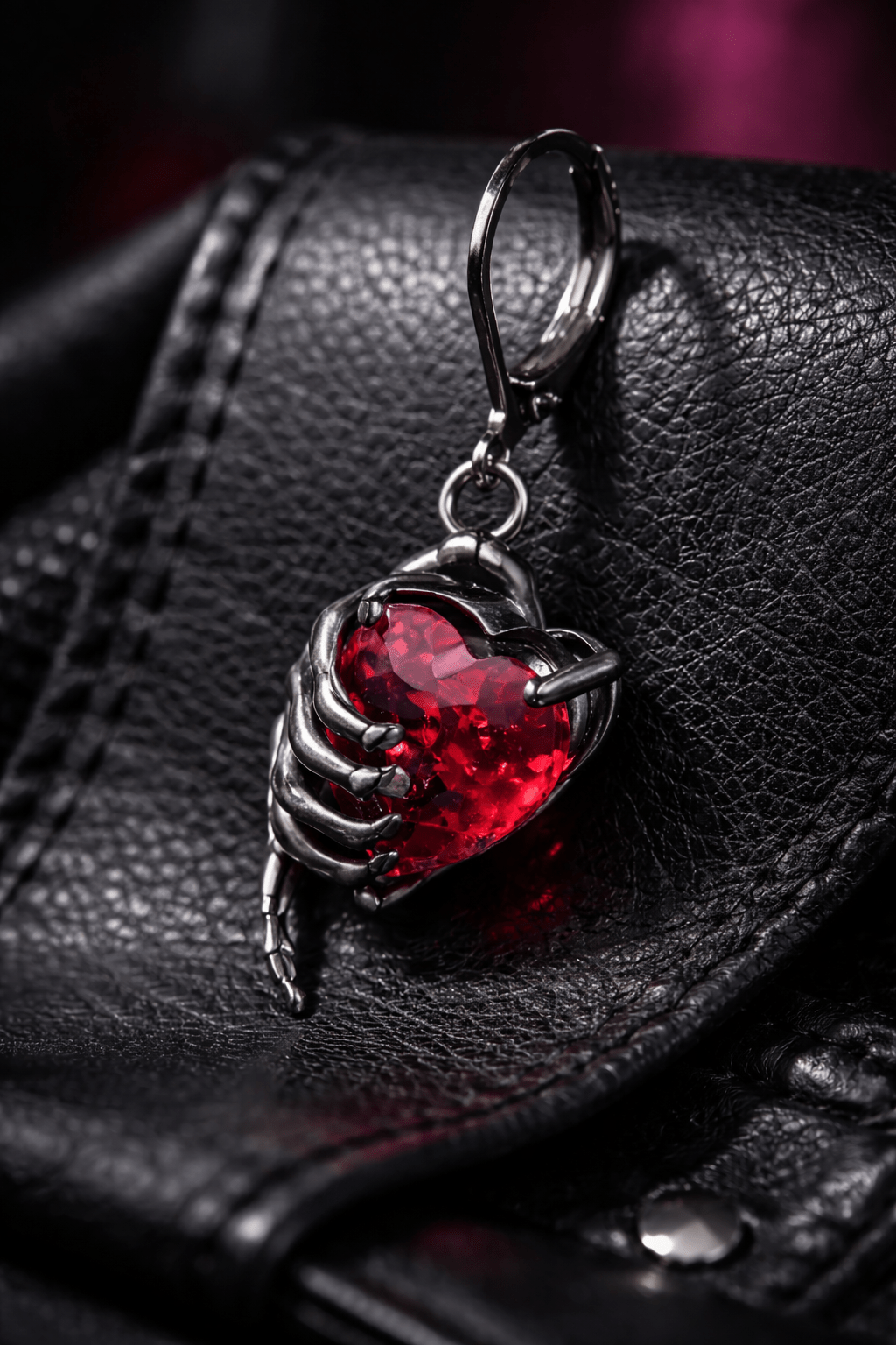 IT: Orecchini Goth Y2K Mano Scheletrica con Cuore Rosso EN: Goth Y2K Skeleton Hand Red Heart Earrings Prezzi speciali · Ultimi pezzi - GEDICO STORE