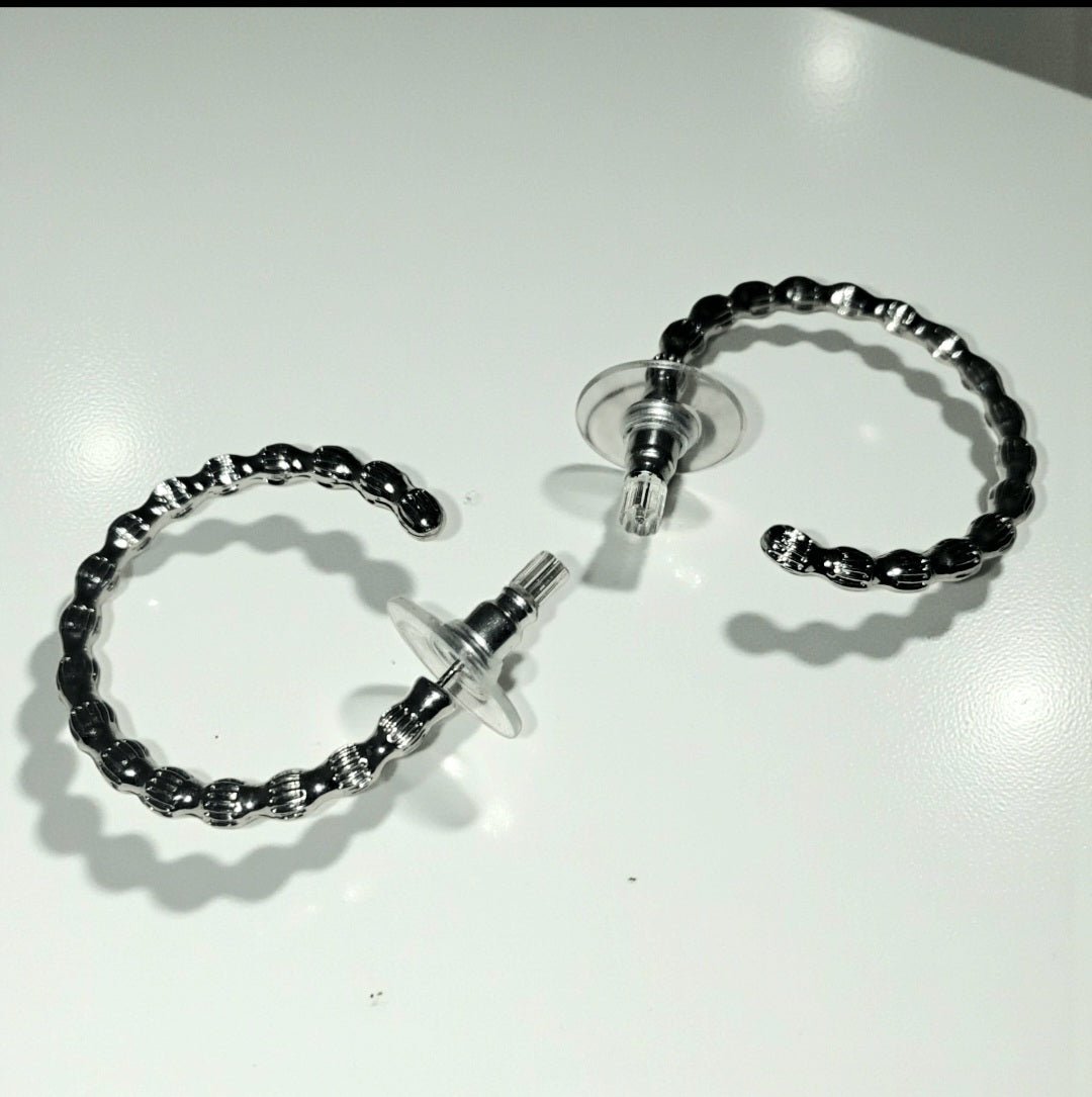 Orecchini a Cerchio Donna 3 cm – Stile Y2K Minimal, Effetto Argento - GEDICO STORE