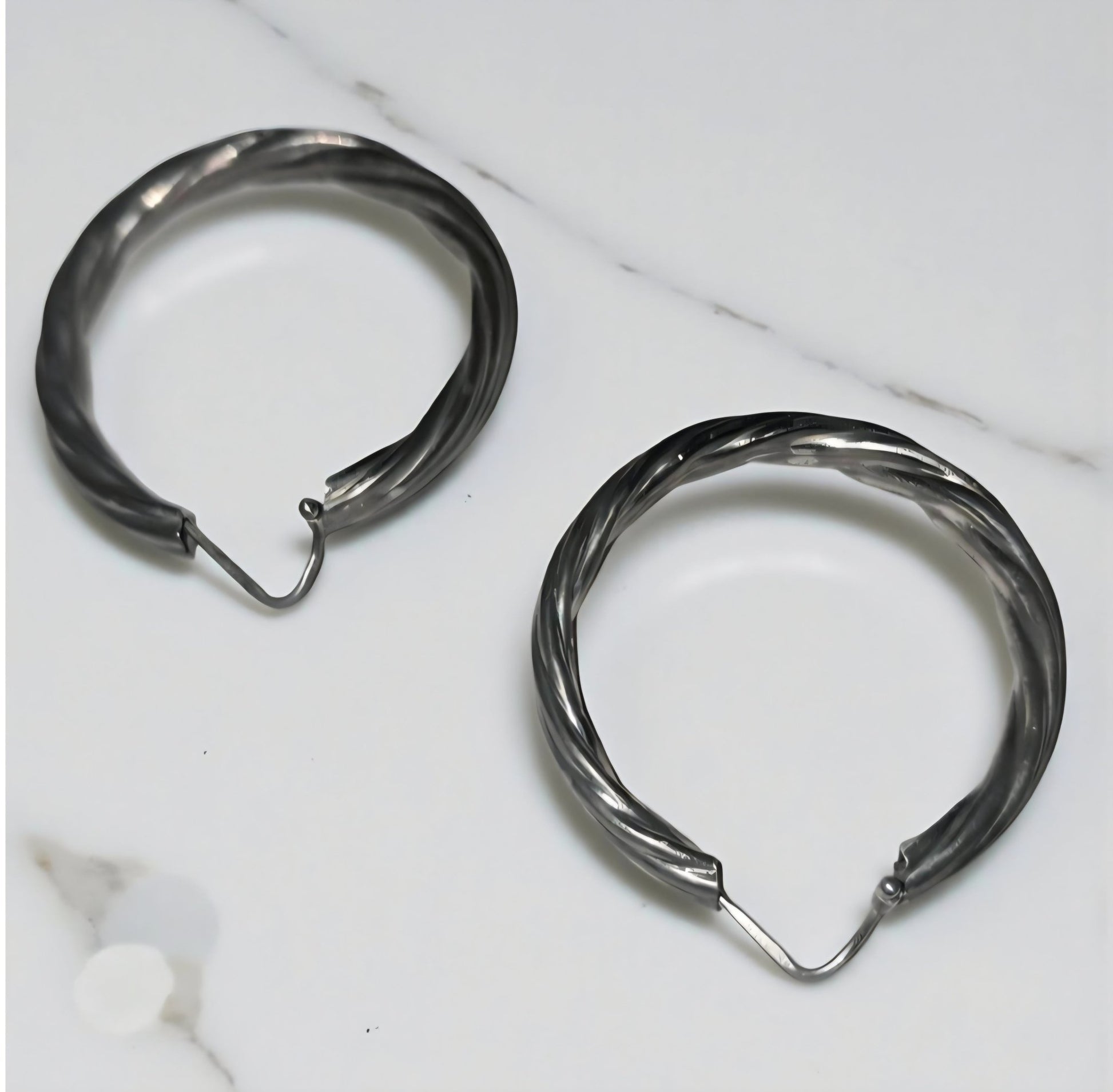 Orecchini a cerchio donna 30mm | Acciaio stile corda minimal - GEDICO STORE