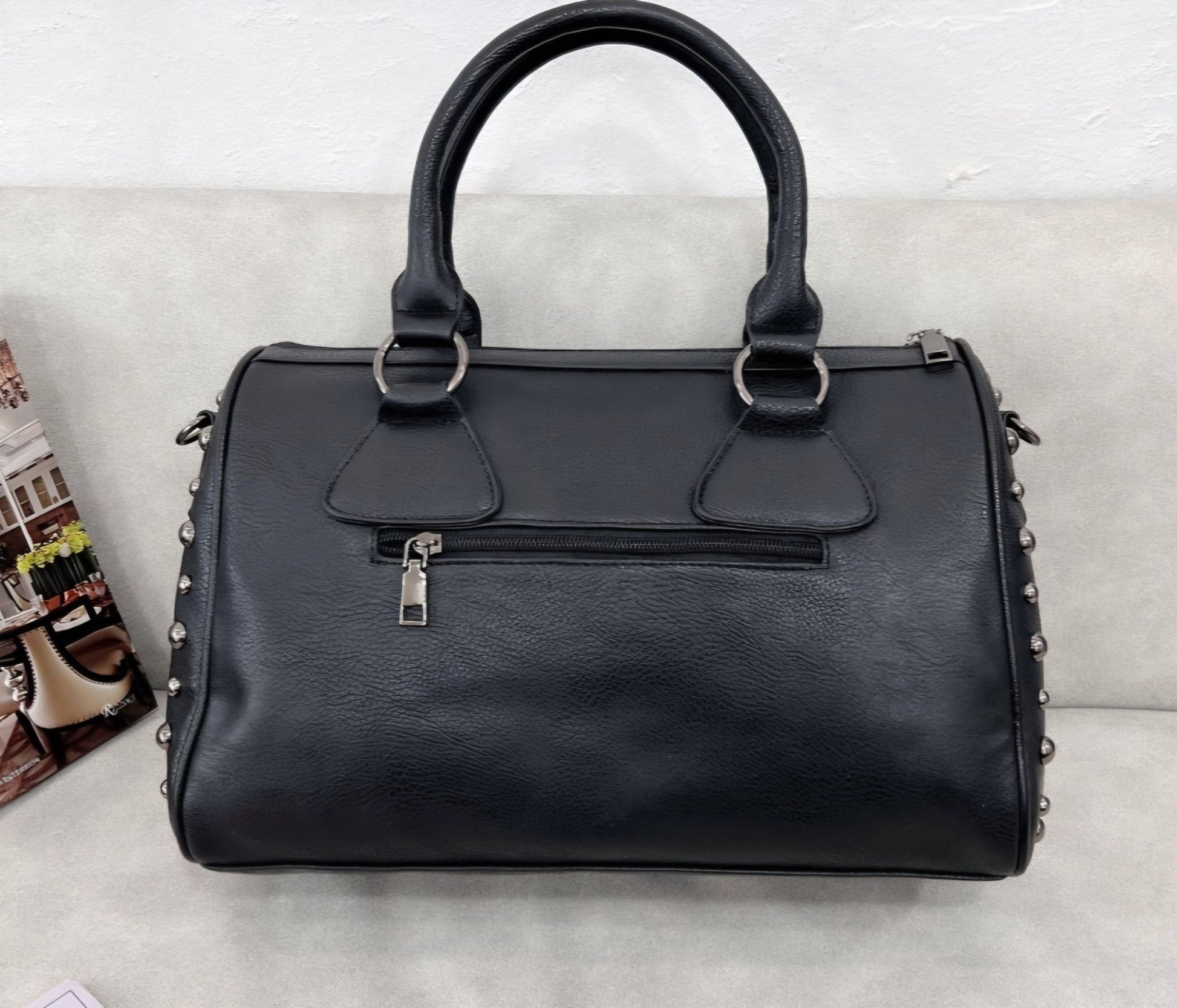 Punk Skull Studded Handbag – Rivet Gothic Shoulder Bag: Borsa Punk con Teschio Borchiato – Handbag Gotica con Rivetti - GEDICO STORE