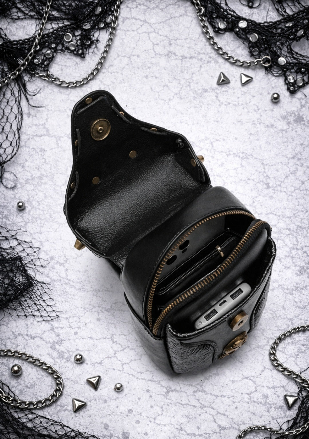 Skull Stud Mini Bag NUOVA – Mini borsa punk gothic con teschio e borchie metal
