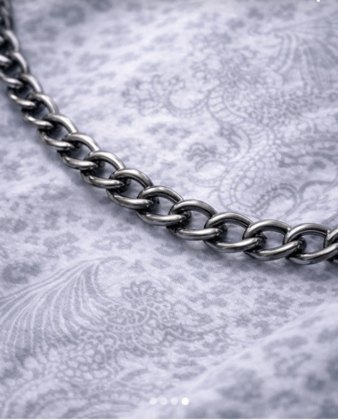 Choker Gotico Nero con Rosa Rossa e Catenella – Collana Gothic Punk Dark Aesthetic Regolabile