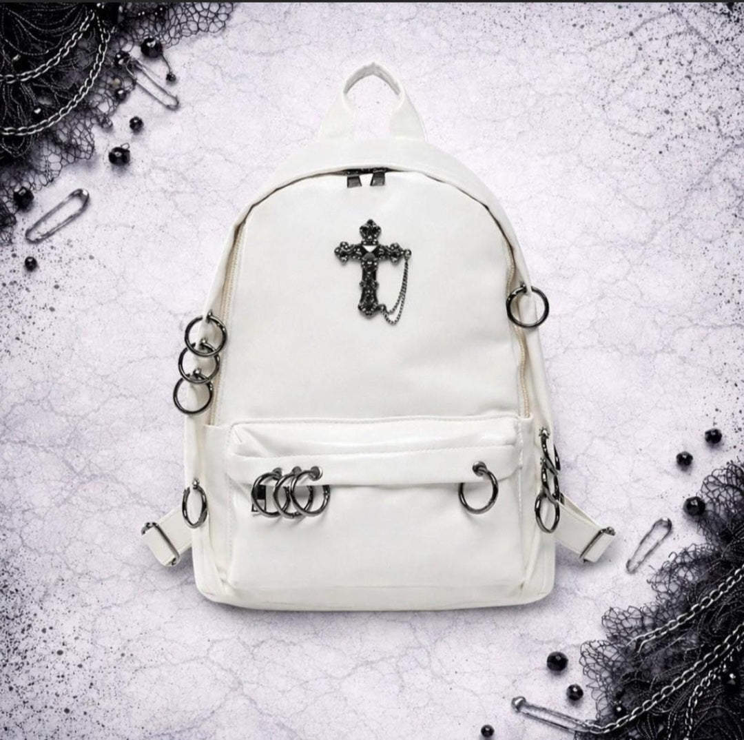 Zaino Gothic Bianco con Croce e Anelli Metallici | Punk Alternative Backpack