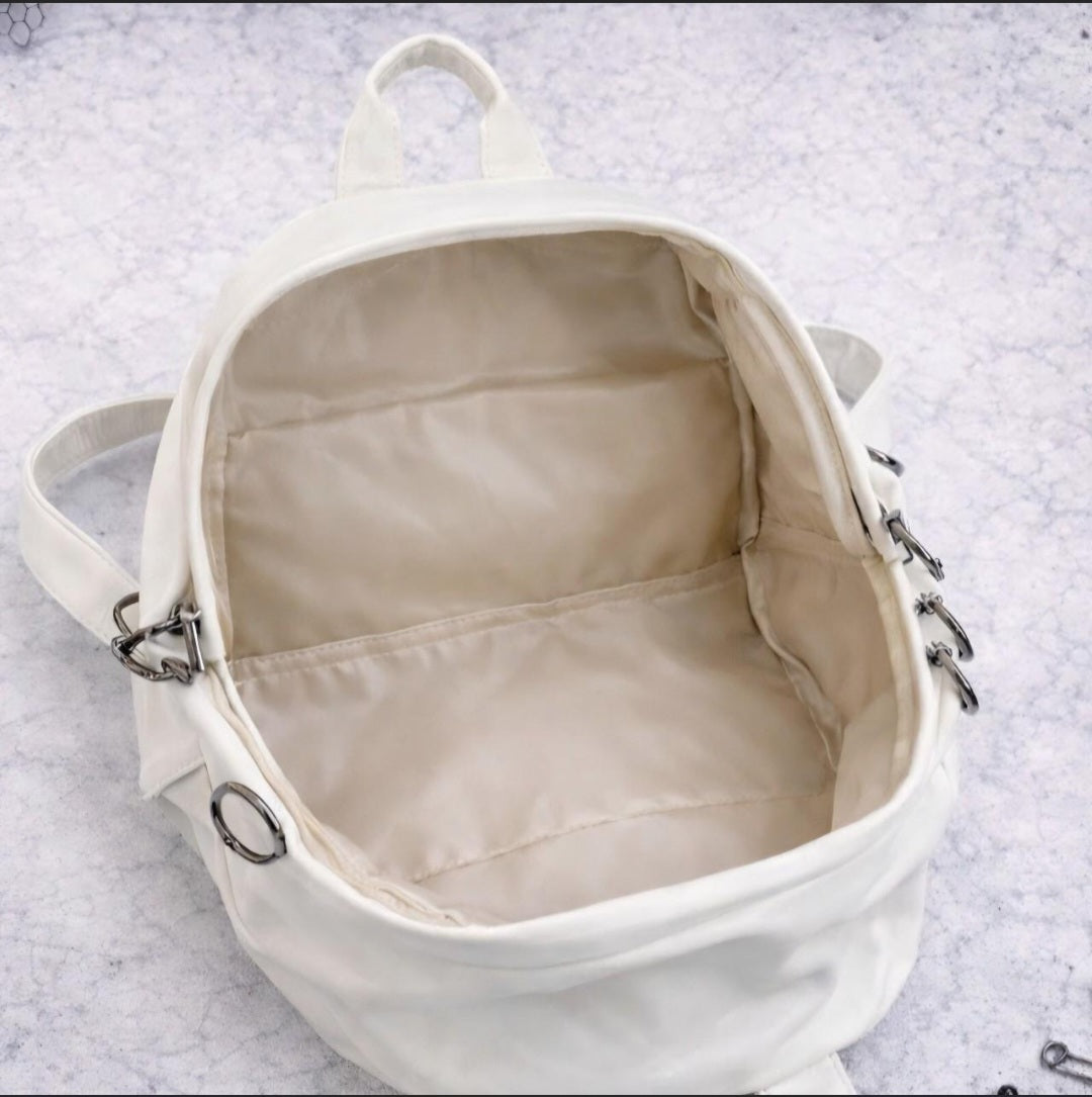 Zaino Gothic Bianco con Croce e Anelli Metallici | Punk Alternative Backpack