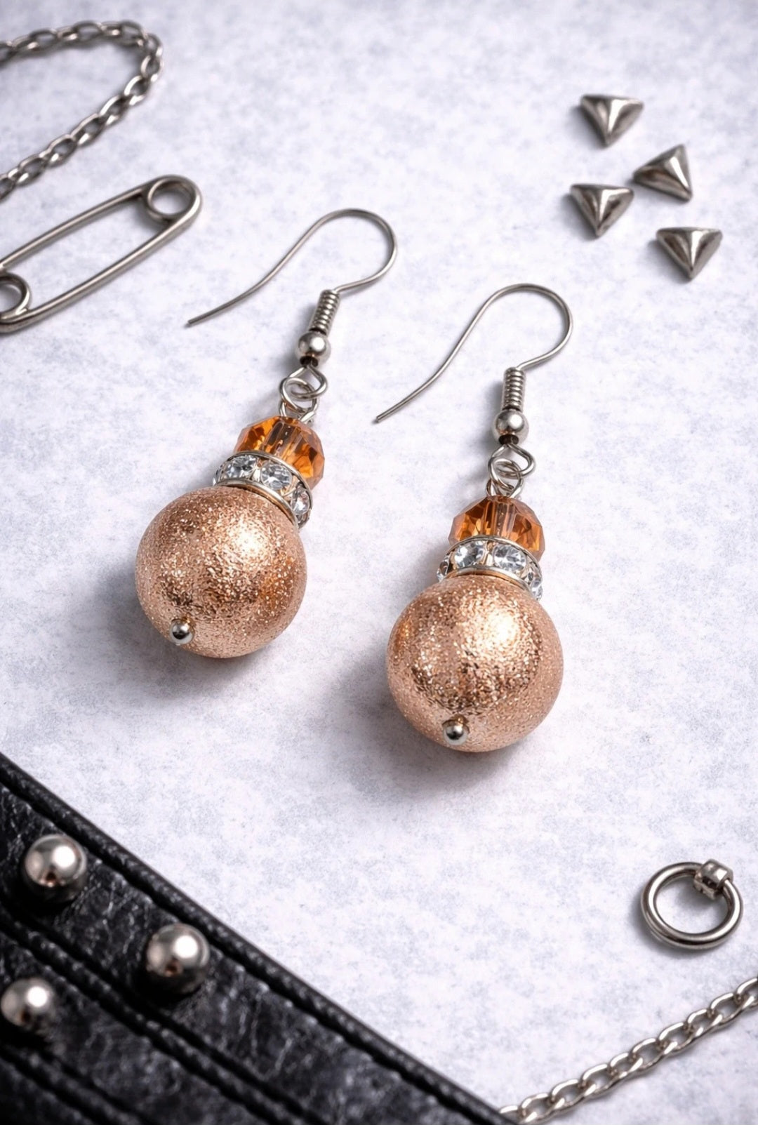 Orecchini Donna a Sfera con Strass – Eleganti, Moderni e Luminosi