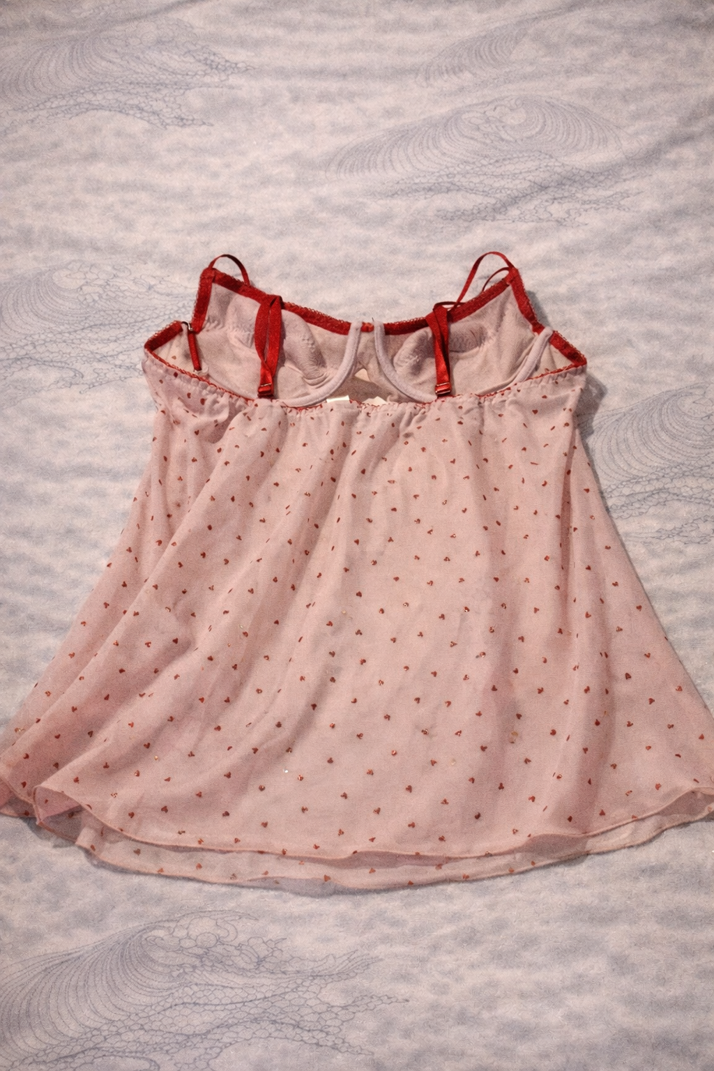 Vestito Babydoll Y2K Rosa con Cuori e Fiocchi Rossi – Vintage 2000s Cute Girly