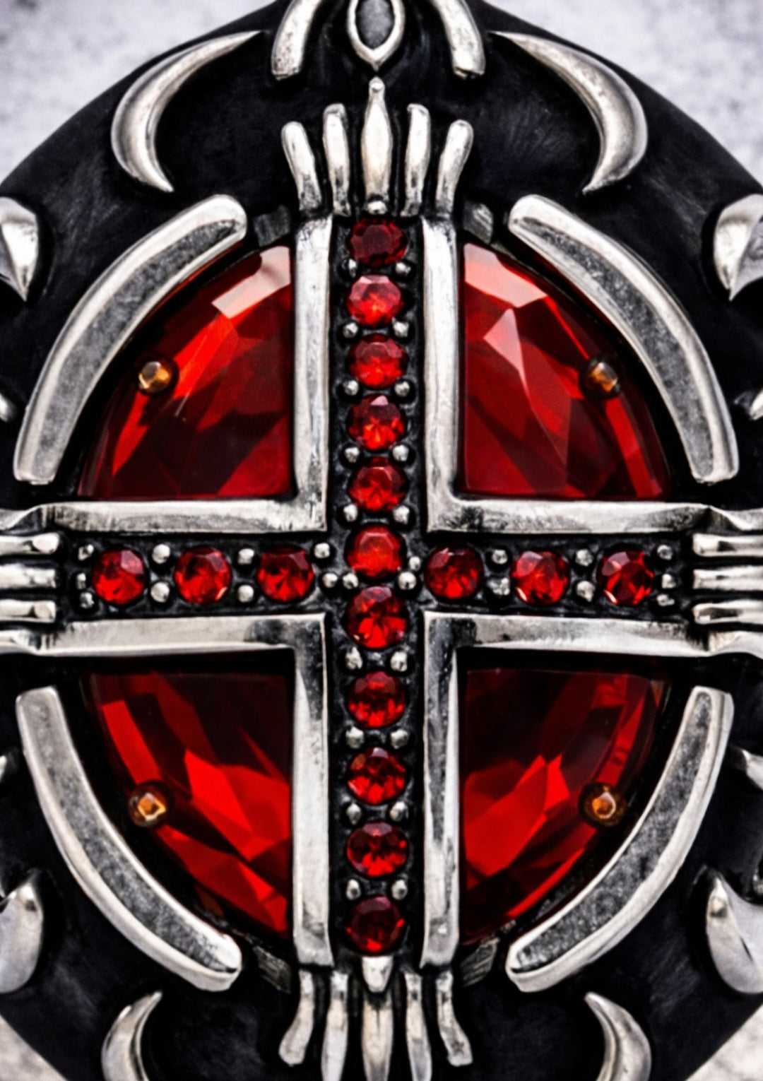 Anello Gothic in Argento S925 con Croce e Pietra Rossa – Dark Occult Ring