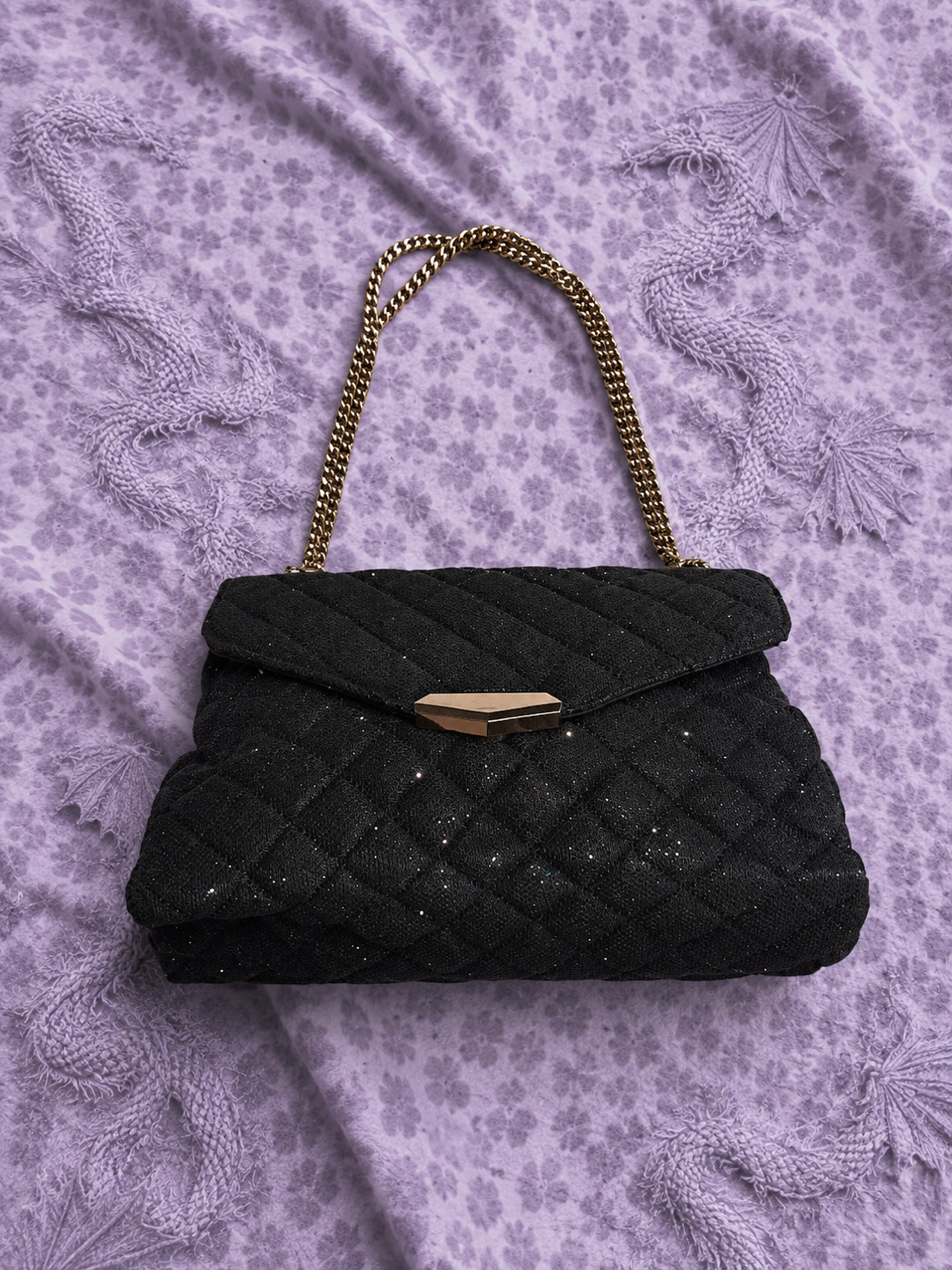 Borsa Nera Trapuntata con Catena Dorata – Elegante Tracolla Donna per Cerimonie e Serate