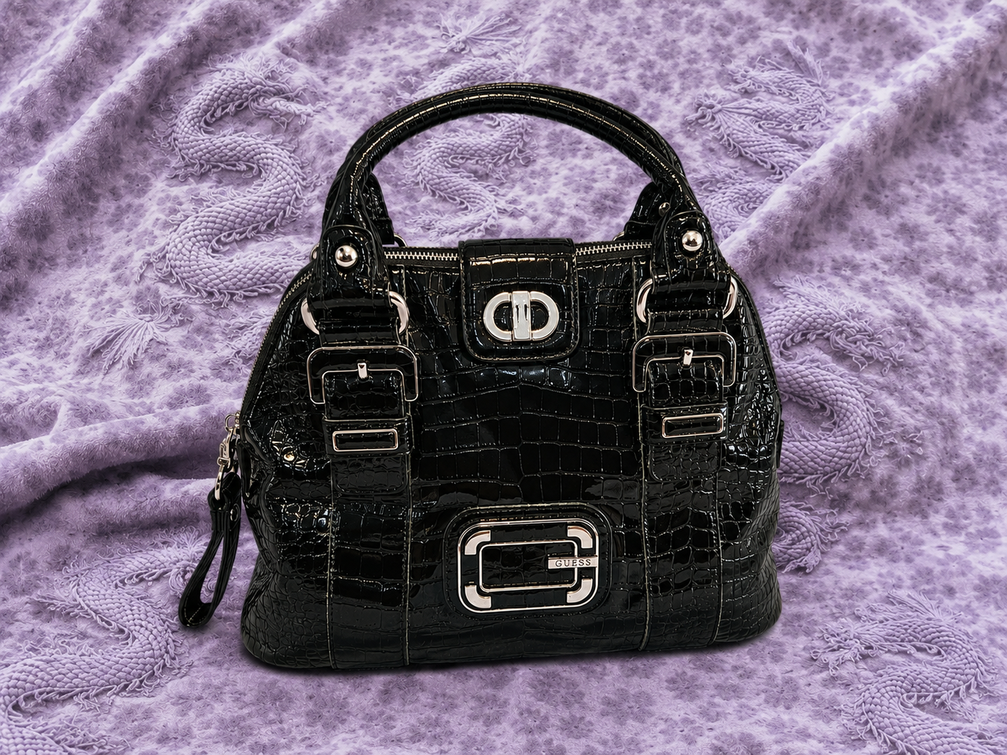 Borsa GUESS Nera Effetto Cocco Lucido – Borsa Donna Y2K con Dettagli Argento