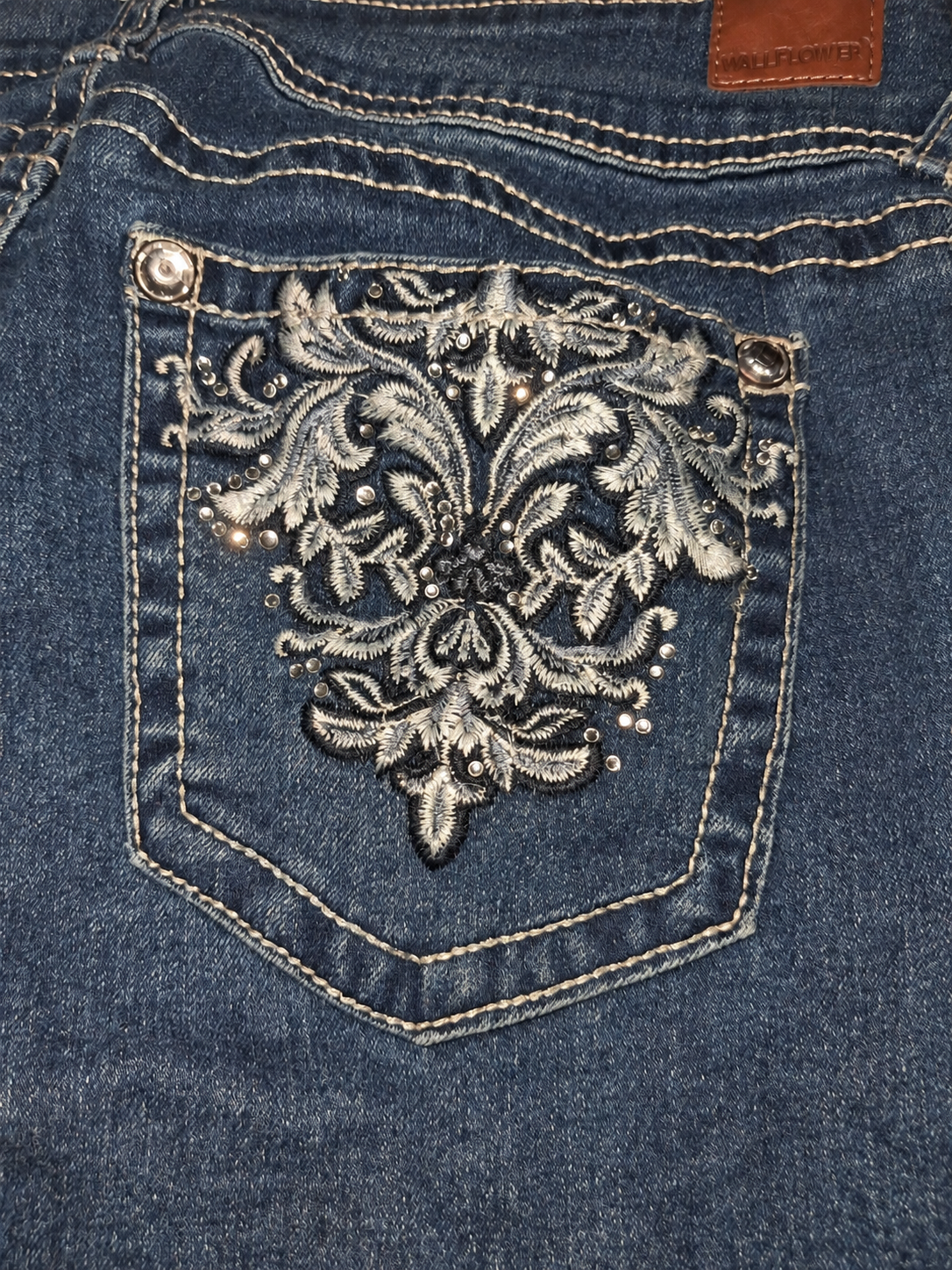 WallFlower Y2K Dark Wash Flare Jeans Embroidered – Size 9