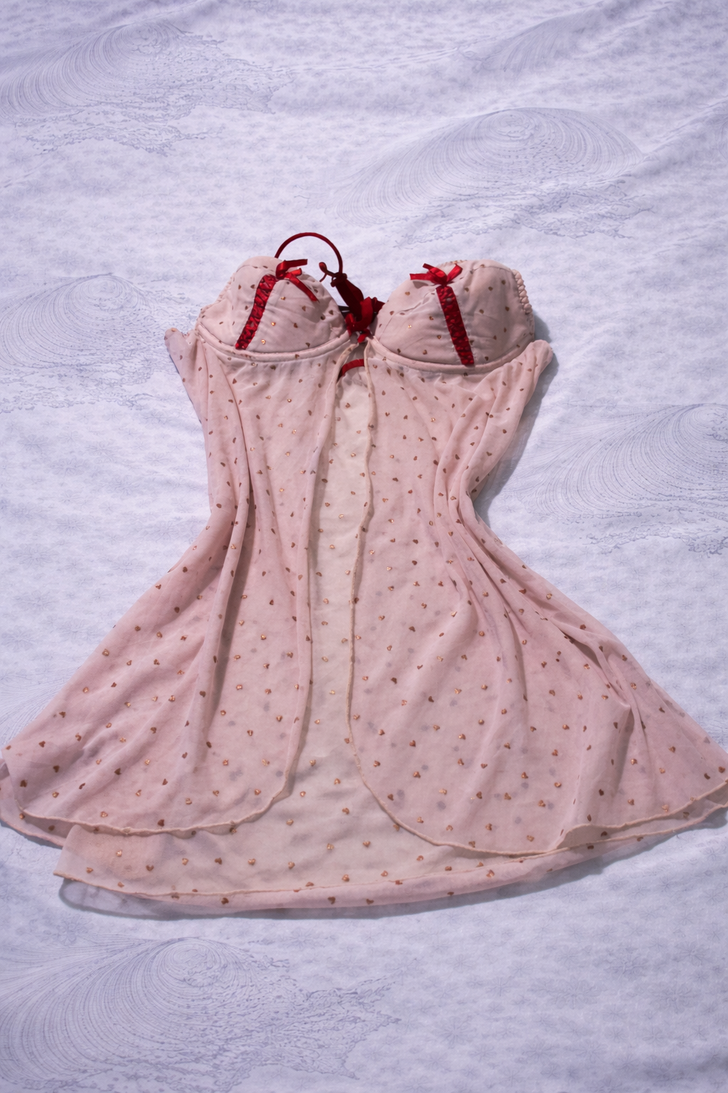 Vestito Babydoll Y2K Rosa con Cuori e Fiocchi Rossi – Vintage 2000s Cute Girly