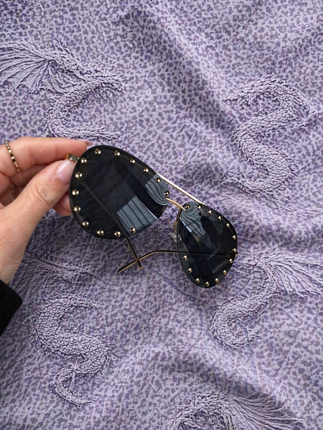 Occhiali da Sole Aviator Y2K con Borchie – Nero & Oro