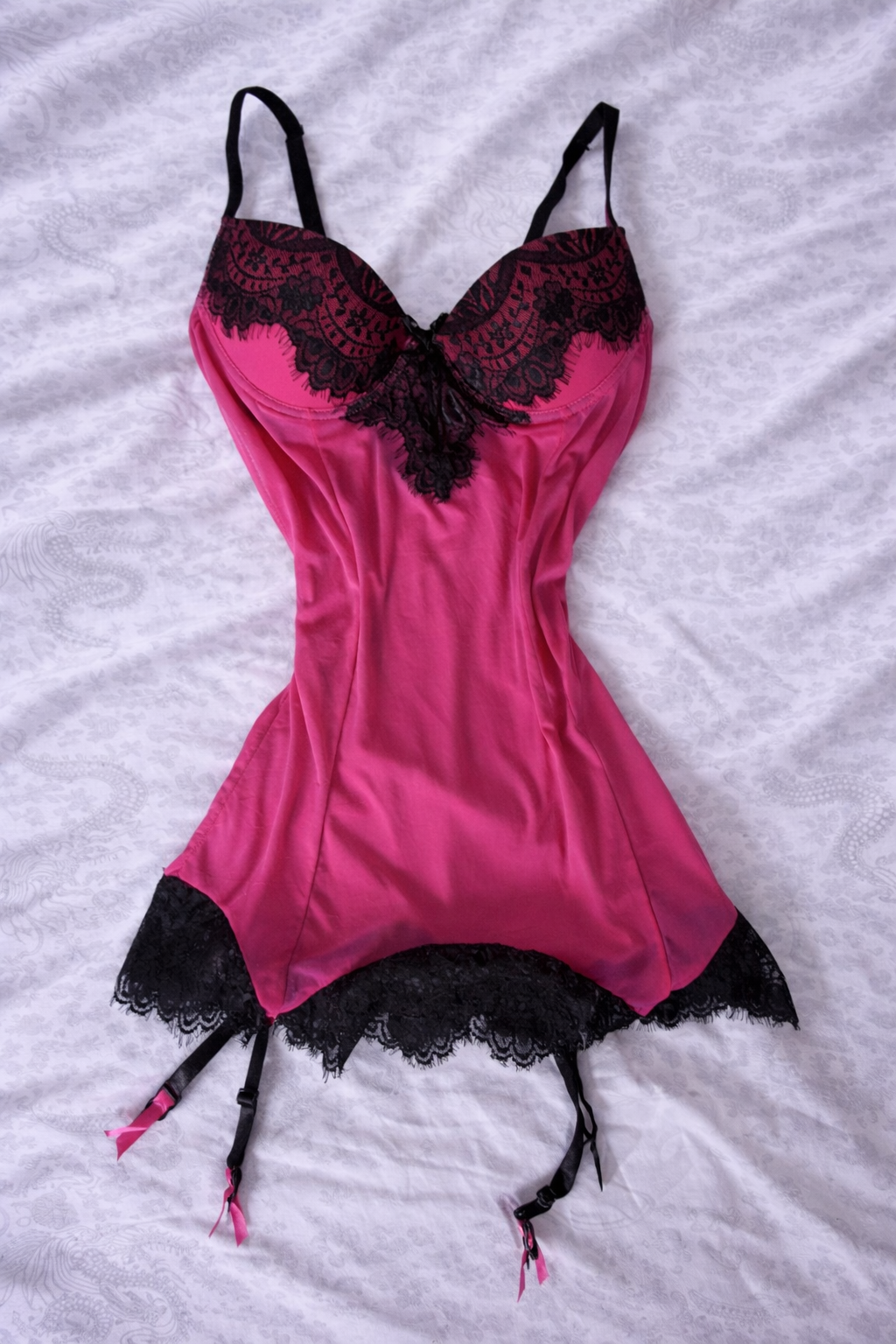 Vestito Babydoll Rosa con Reggicalze – Mini Dress Goth Sexy in Pizzo Nero (Taglia S)