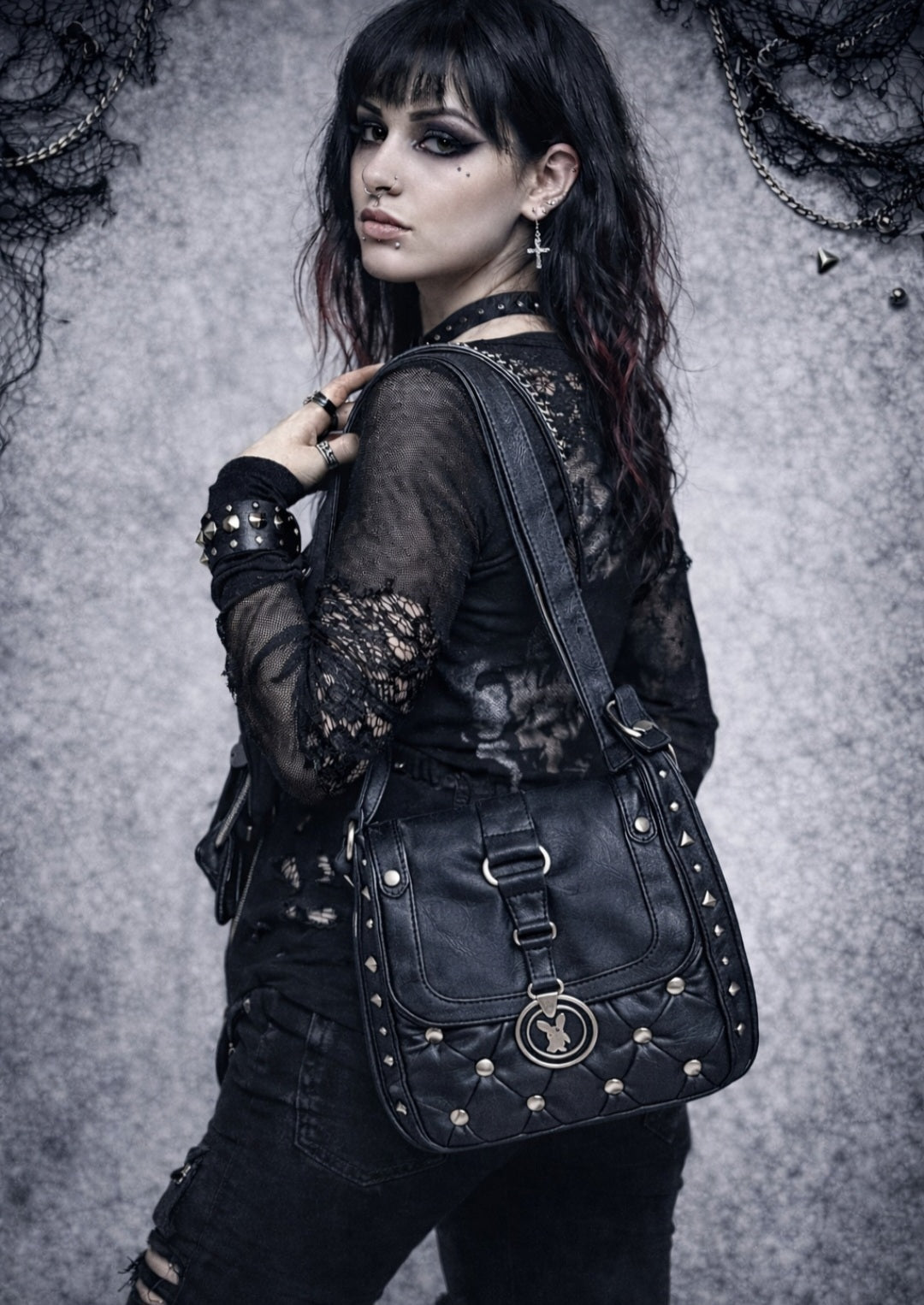 Borsa Playboy Gothic Nera con Borchie e Charm – Tracolla Punk Dark in Ecopelle