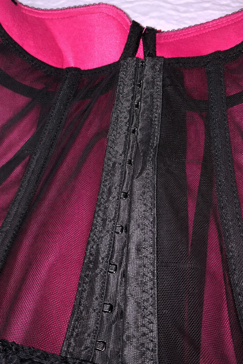 Corsetto Goth Rosso e Nero in Pizzo – Bustier Sexy con Coppe Strutturate (XS/S)