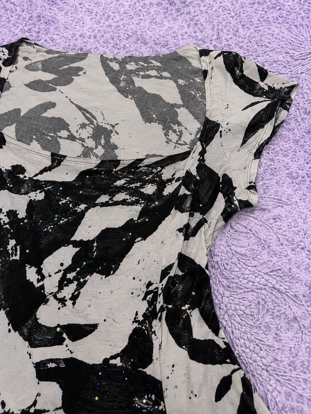 Top Donna Y2K Nero Bianco con Paillettes e Scollo Ampio – Taglia M