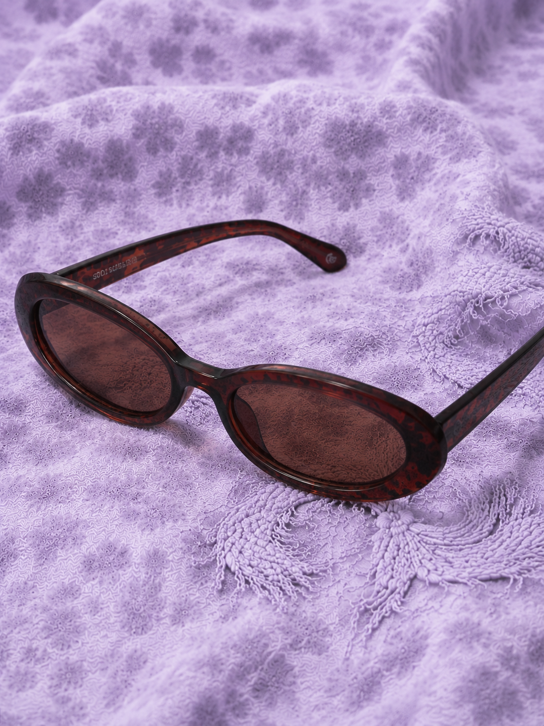 Occhiali da Sole Ovali Bordeaux Y2K Donna – Montatura Traslucida e Lenti Tinta Rosso Vintage