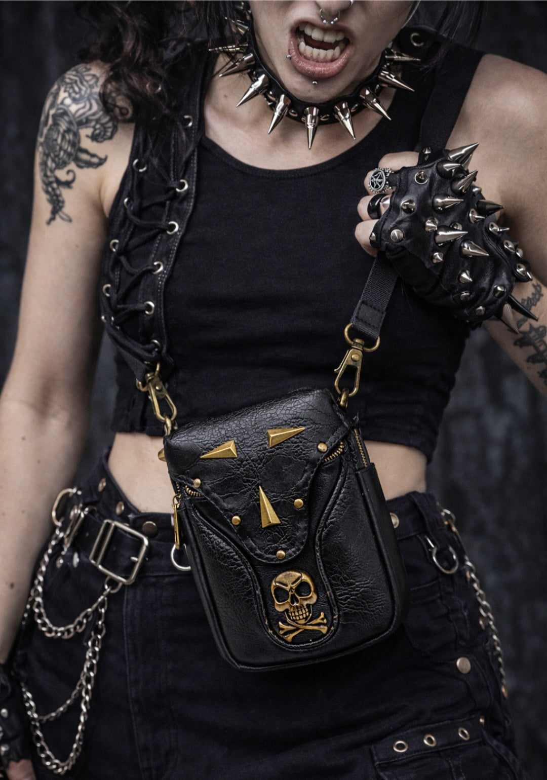 Skull Stud Mini Bag NUOVA – Mini borsa punk gothic con teschio e borchie metal