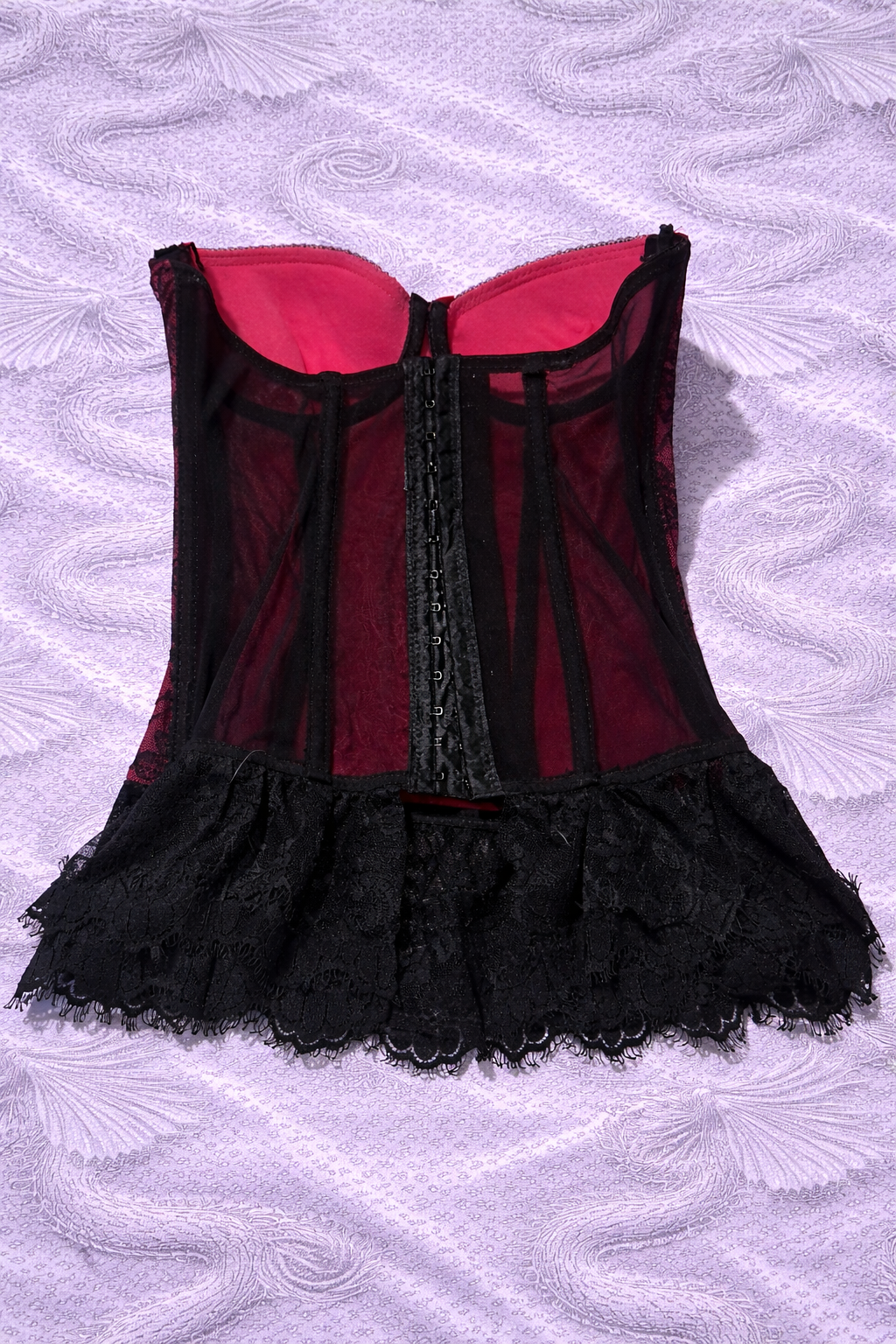 Corsetto Goth Rosso e Nero in Pizzo – Bustier Sexy con Coppe Strutturate (XS/S)