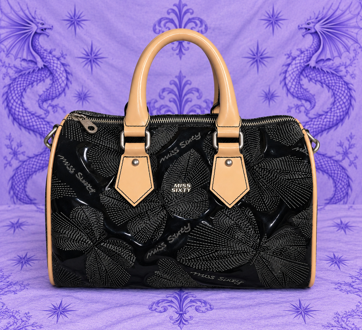 Bolso de mano Miss Sixty Y2K de charol negro con diseño floral – años 2000