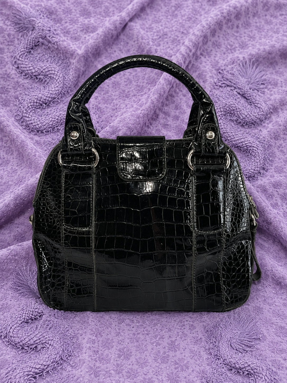 Borsa GUESS Nera Effetto Cocco Lucido – Borsa Donna Y2K con Dettagli Argento
