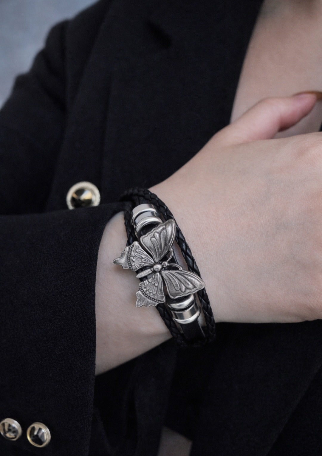 Bracciale Gothic Punk con Farfalla – Polso Donna Nero