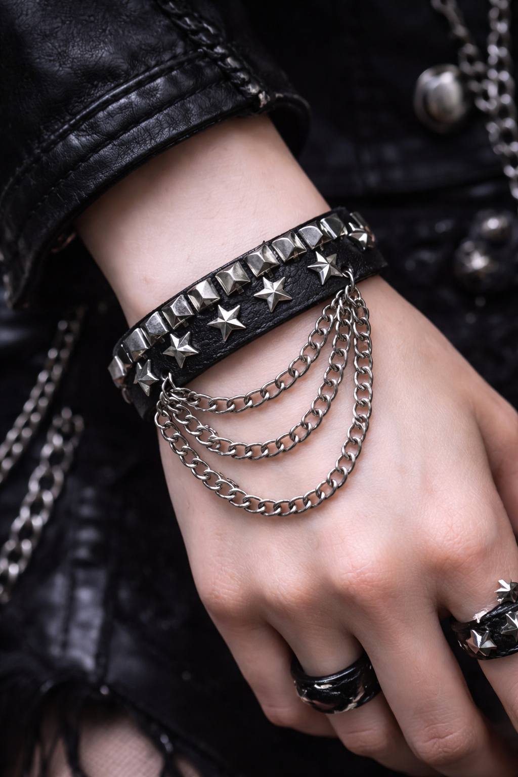 Bracciale Punk Rock con Stelle e Catena – Pelle Nera Unisex