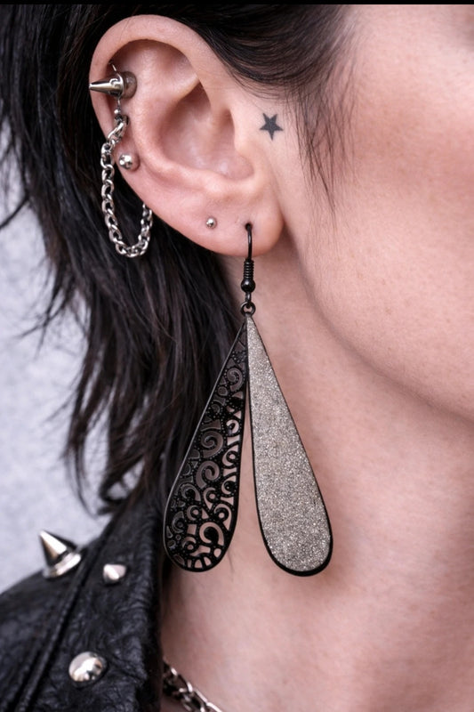 Orecchini Pendenti a Goccia Argento con Dettagli Neri