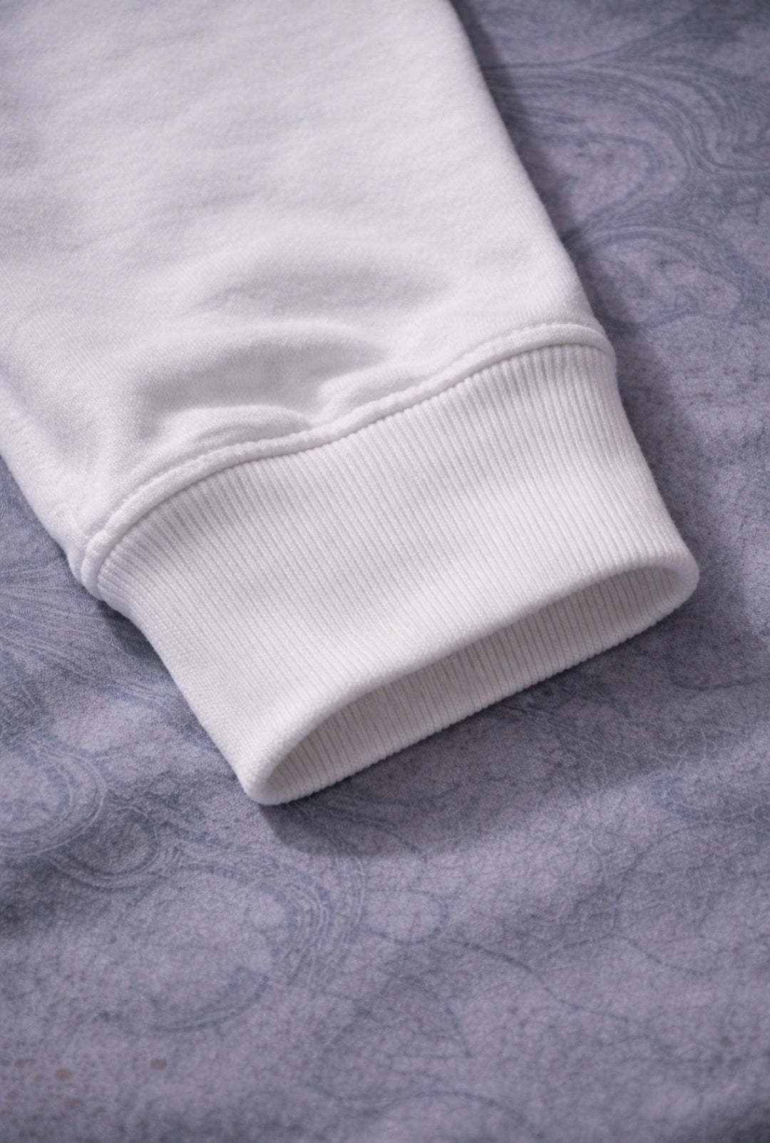 Levi's White Logo Sweatshirt Unisex Size L Crewneck Streetwear Pullover