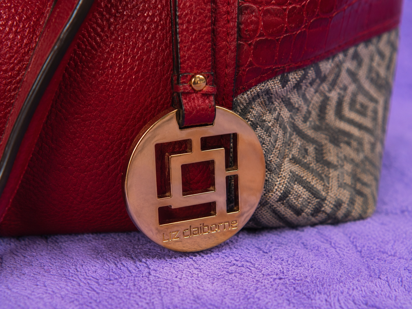 Liz Claiborne Borsa Shopper Y2K Patchwork Bordeaux con Charm Dorato