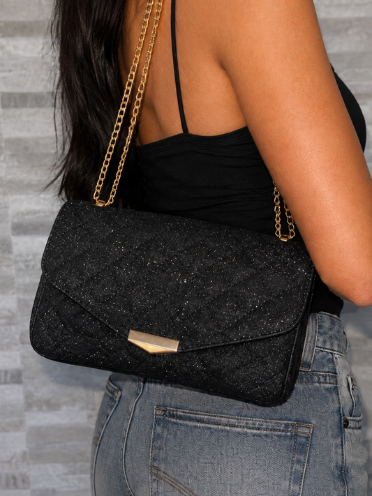 Borsa Nera Trapuntata con Catena Dorata – Elegante Tracolla Donna per Cerimonie e Serate