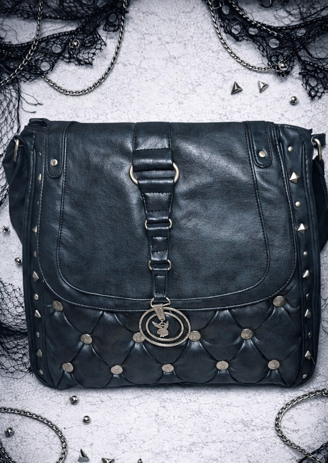 Borsa Playboy Gothic Nera con Borchie e Charm – Tracolla Punk Dark in Ecopelle