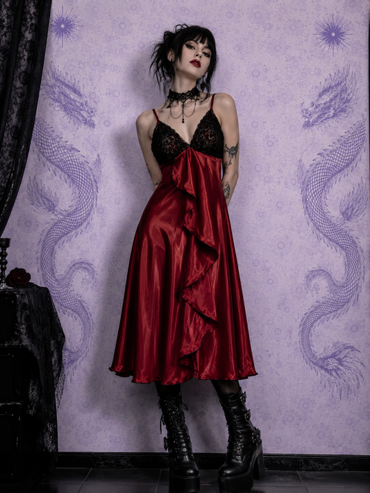 Abito Rosso in Raso con Pizzo Nero e Volant Y2K