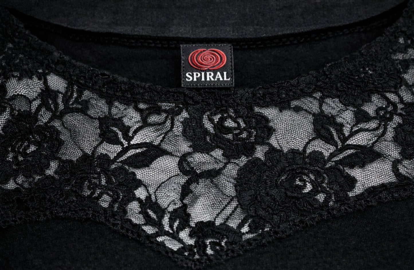 Top Gothic Spiral® Donna – Cuore di Rose Rosse & Pizzo Nero | Dark Alternative – Nuovo