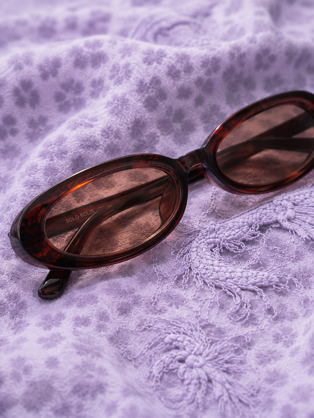 Occhiali da Sole Ovali Bordeaux Y2K Donna – Montatura Traslucida e Lenti Tinta Rosso Vintage